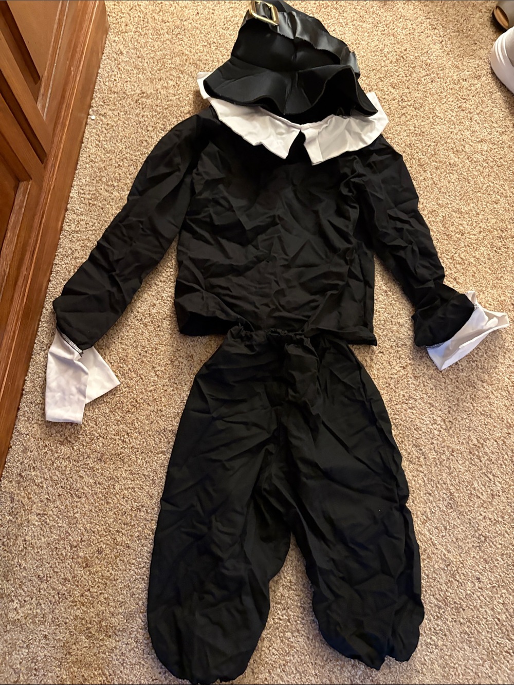Classic Black and White Kids Pilgrim Costume-says large probably childs 8-no hat